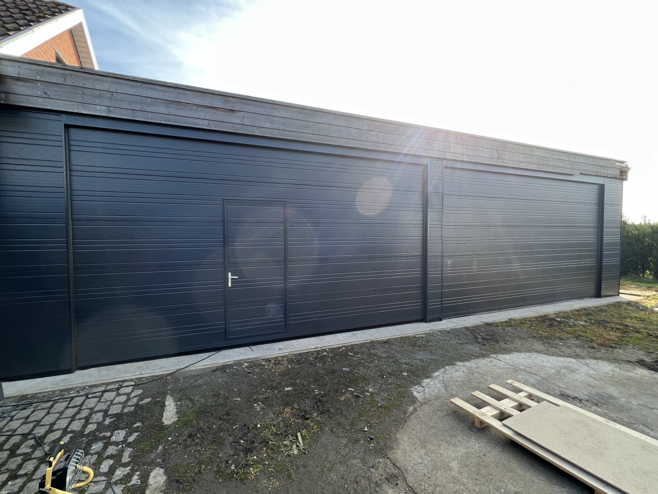 Sectionale Garagepoorten, Motor, RAL 7016, Plano Gipsstructuur ...