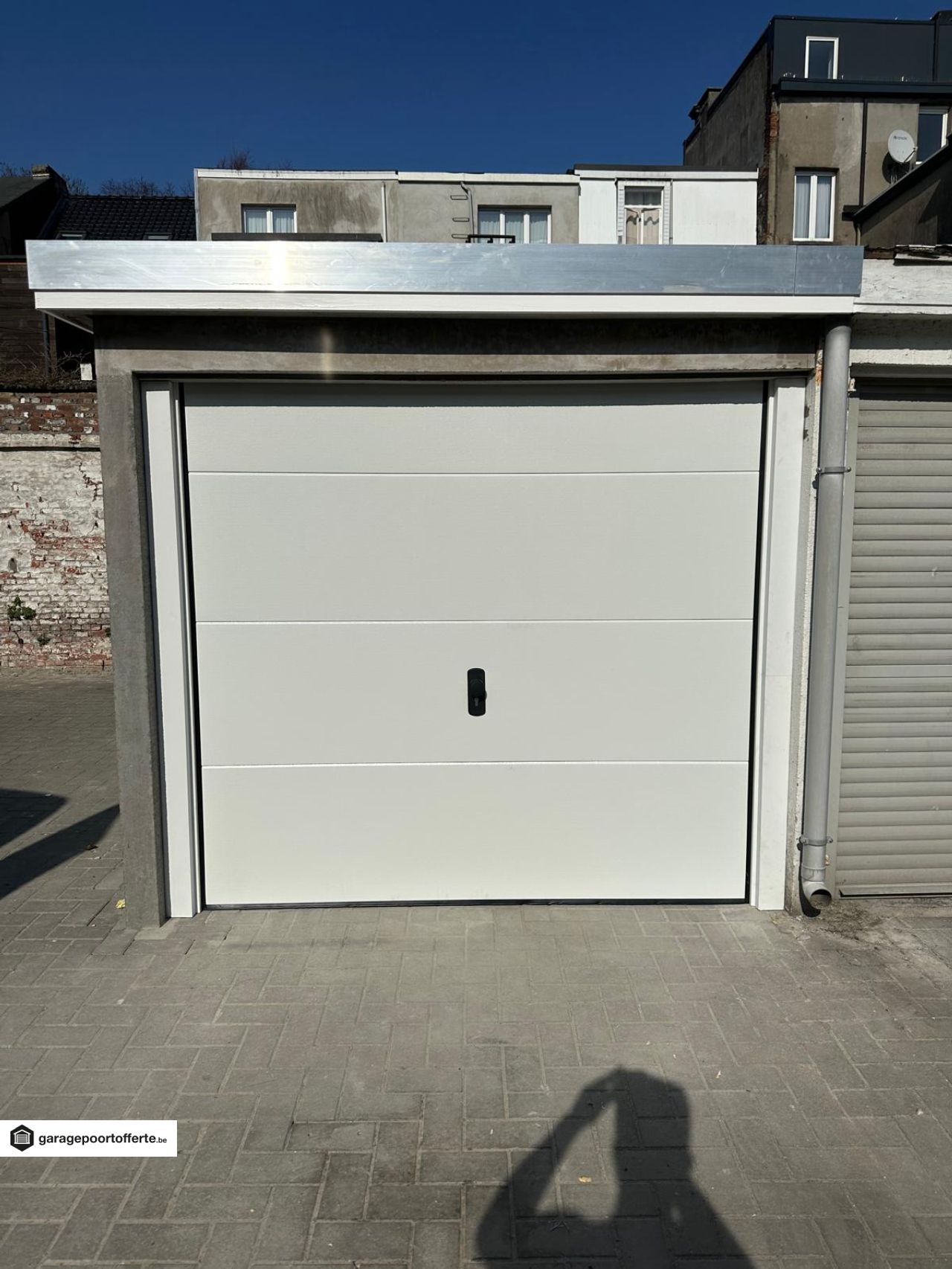 sectionale garagepoorten, hand, RAL 9010, V-line niet geprofileerd stucco