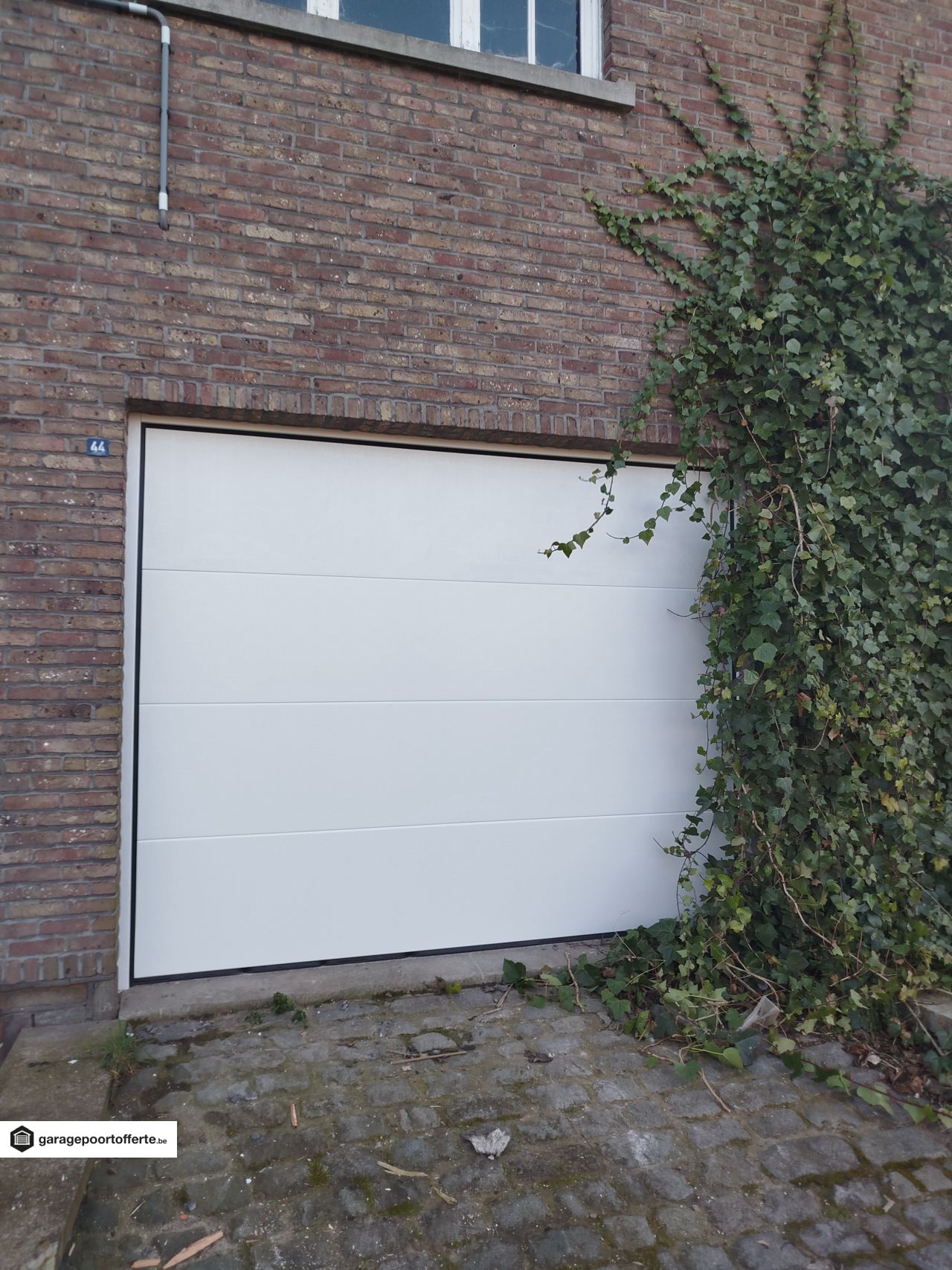 sectionale garagepoorten, motor, RAL 9010, V-line niet geprofileerd stucco