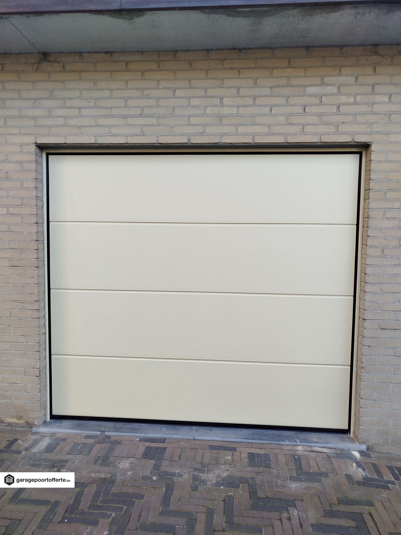 sectionale garagepoorten, motor, RAL 1015