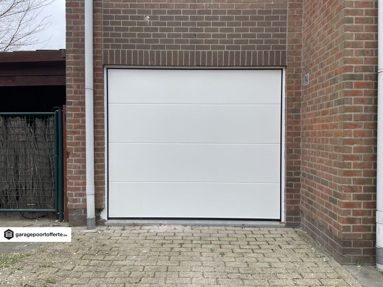 sectionale garagepoorten, motor, RAL 9016, V-line niet geprofileerd stucco