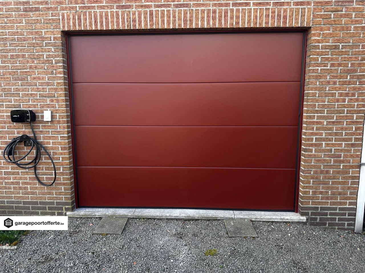 sectionale garagepoorten, motor, RAL 8012, V-line niet geprofileerd glad, codeklavier