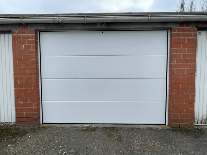 Sectionale garagepoort met sectionale garagepoorten, motor, RAL 9016, codeklavier, noodontgrendeling