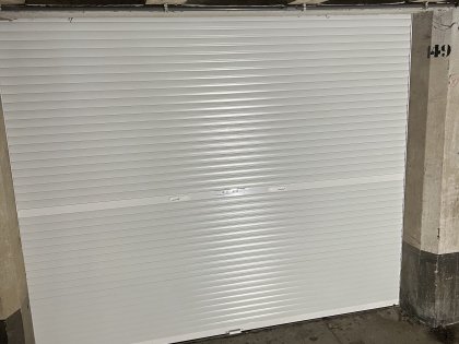 Sectionale garagepoort met rolpoorten, hand, RAL 9010