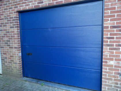 Sectionale garagepoort met sectionale garagepoorten, hand, RAL 5003, V-line niet geprofileerd woodgrain, structuurlak